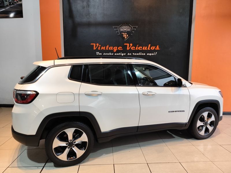 JEEP COMPASS 2.0 16V FLEX LONGITUDE AUTOMÁTICO 2017/2017 VINTAGE VEÍCULOS CAXIAS DO SUL / Carros no Vale