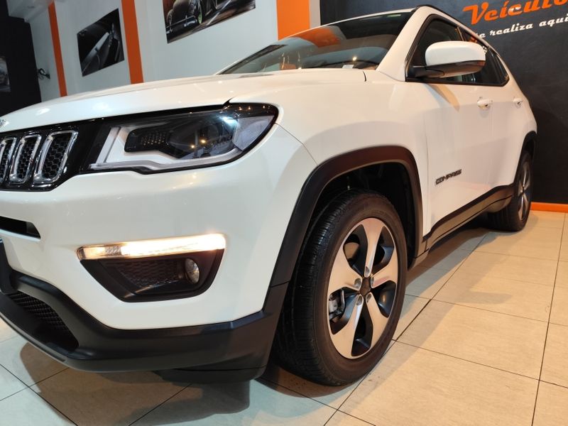 JEEP COMPASS 2.0 16V FLEX LONGITUDE AUTOMÁTICO 2017/2017 VINTAGE VEÍCULOS CAXIAS DO SUL / Carros no Vale