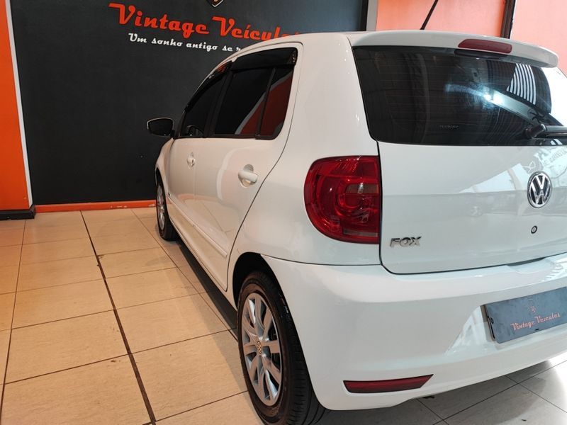 Volkswagen FOX 1.0 MI 8V FLEX 4P MANUAL 2014/2014 VINTAGE VEÍCULOS CAXIAS DO SUL / Carros no Vale