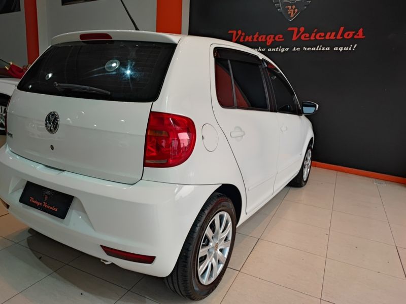 Volkswagen FOX 1.0 MI 8V FLEX 4P MANUAL 2014/2014 VINTAGE VEÍCULOS CAXIAS DO SUL / Carros no Vale