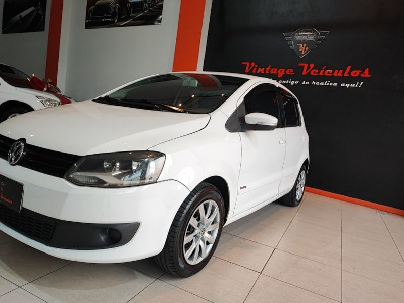 Volkswagen FOX 1.0 MI 8V FLEX 4P MANUAL 2014/2014 VINTAGE VEÍCULOS CAXIAS DO SUL / Carros no Vale