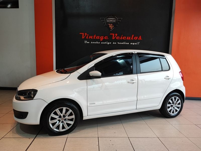 Volkswagen FOX 1.0 MI 8V FLEX 4P MANUAL 2014/2014 VINTAGE VEÍCULOS CAXIAS DO SUL / Carros no Vale