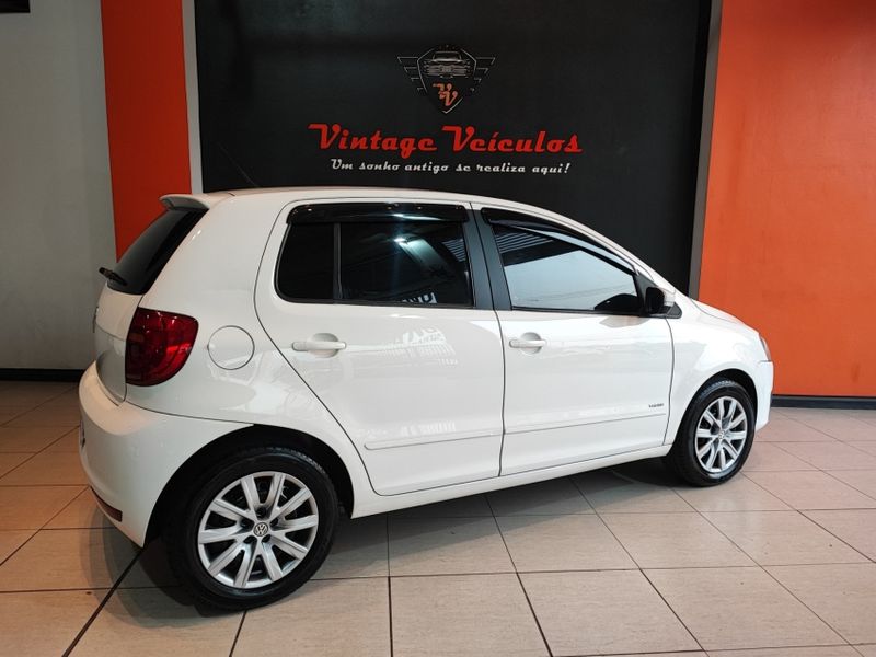 Volkswagen FOX 1.0 MI 8V FLEX 4P MANUAL 2014/2014 VINTAGE VEÍCULOS CAXIAS DO SUL / Carros no Vale