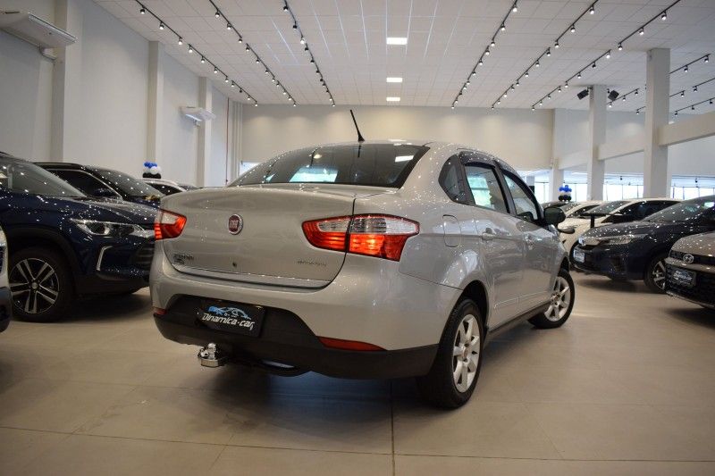 Fiat GRAND SIENA ATTRACTIVE 1.4 2014 DINAMICA-CAR VENÂNCIO AIRES / Carros no Vale