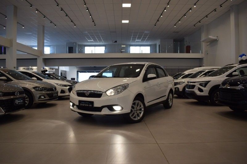 Fiat SIENA GRAND 1.6 ESSENCE 2014 DINAMICA-CAR VENÂNCIO AIRES / Carros no Vale