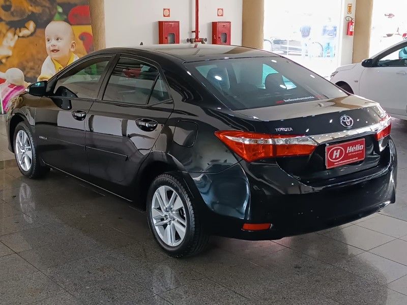 Toyota COROLLA GLi 1.8 2015 HÉLIO AUTOMÓVEIS LAJEADO / Carros no Vale