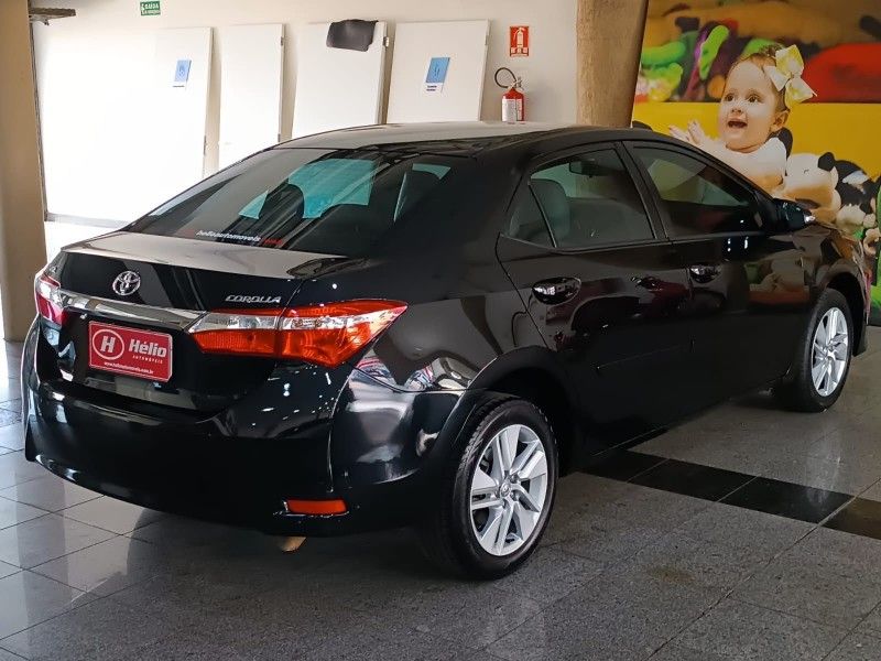 Toyota COROLLA GLi 1.8 2015 HÉLIO AUTOMÓVEIS LAJEADO / Carros no Vale