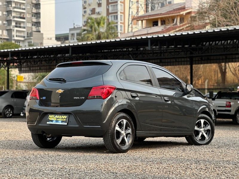 Chevrolet ONIX LTZ 1.4 8V 2017 NEUMANN VEÍCULOS ARROIO DO MEIO / Carros no Vale