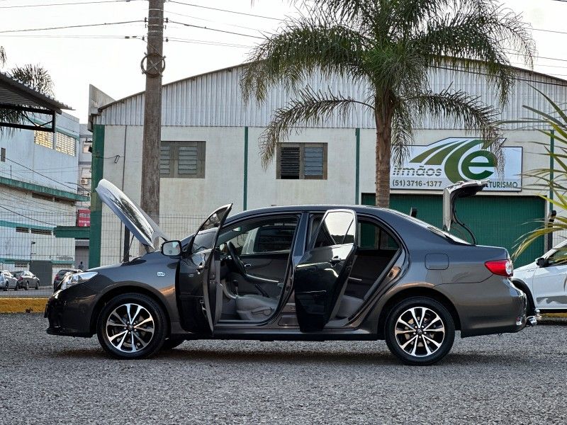 Toyota COROLLA XEi 2.0 2014 NEUMANN VEÍCULOS ARROIO DO MEIO / Carros no Vale