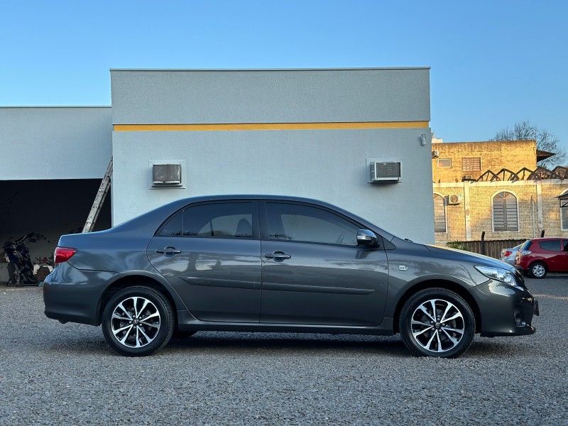 Toyota COROLLA XEi 2.0 2014 NEUMANN VEÍCULOS ARROIO DO MEIO / Carros no Vale