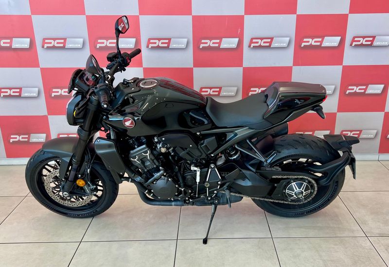 Honda Motos CB 1000R Black Edition 2022/2022 PC VEÍCULOS SANTA CRUZ DO SUL / Carros no Vale