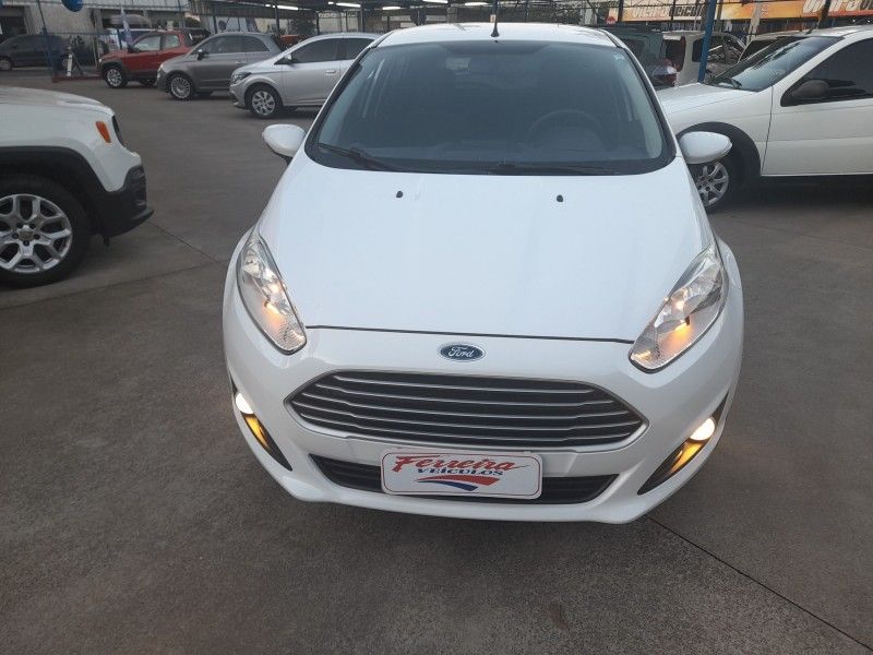 Ford FIESTA 1.5 2015 FERREIRA VEÍCULOS VENÂNCIO AIRES / Carros no Vale