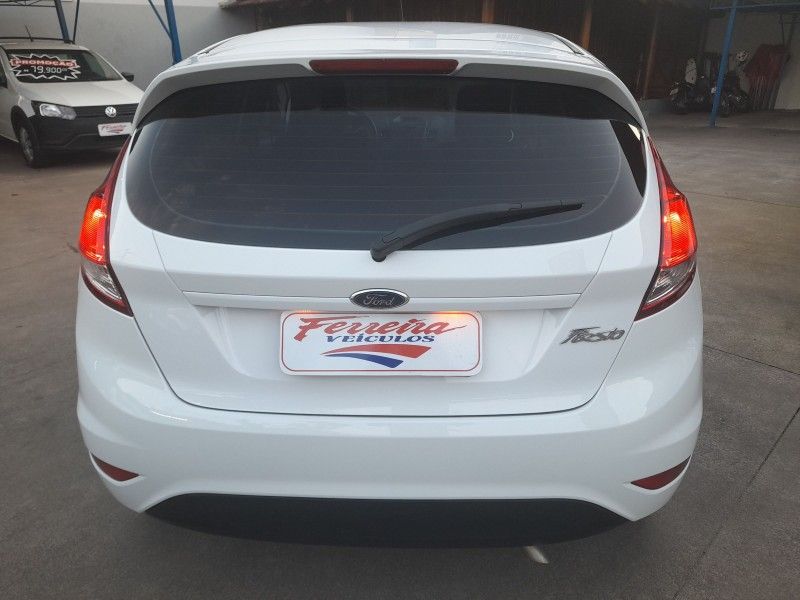 Ford FIESTA 1.5 2015 FERREIRA VEÍCULOS VENÂNCIO AIRES / Carros no Vale