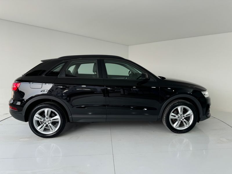 Audi Q3 1.4 Tfsi Ambiente S Tronic 2016/2017 COVEL VEICULOS ENCANTADO / Carros no Vale