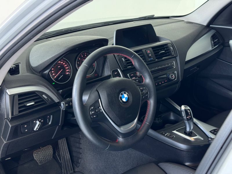 Bmw 120i Active 2015/2015 COVEL VEICULOS ENCANTADO / Carros no Vale