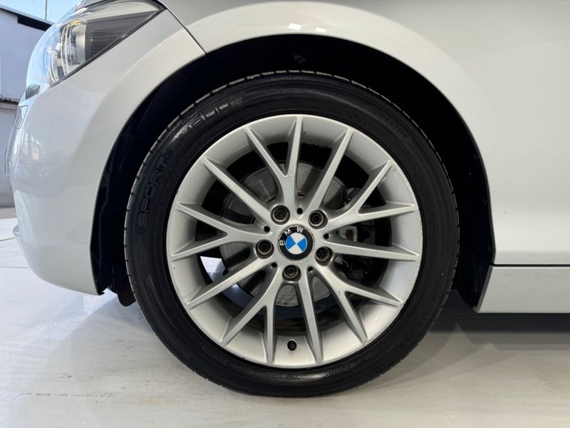 Bmw 120i Active 2015/2015 COVEL VEICULOS ENCANTADO / Carros no Vale