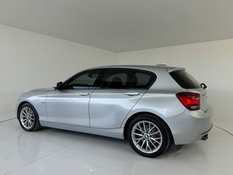 Bmw 120i Active 2015/2015 COVEL VEICULOS ENCANTADO / Carros no Vale