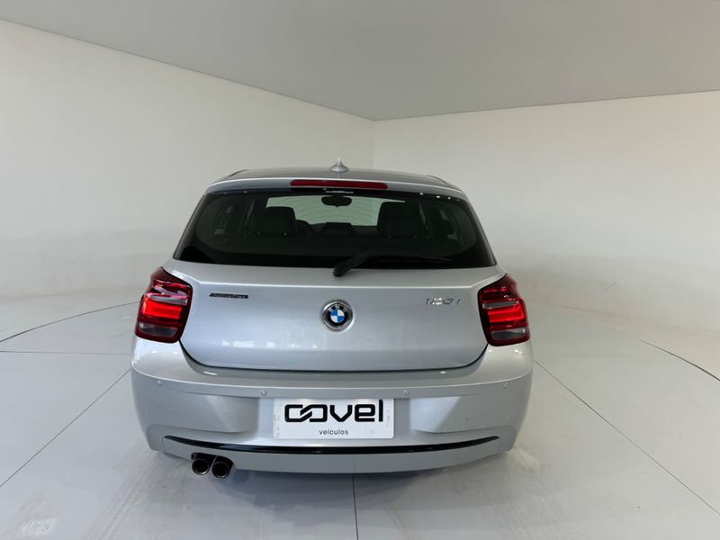 Bmw 120i Active 2015/2015 COVEL VEICULOS ENCANTADO / Carros no Vale