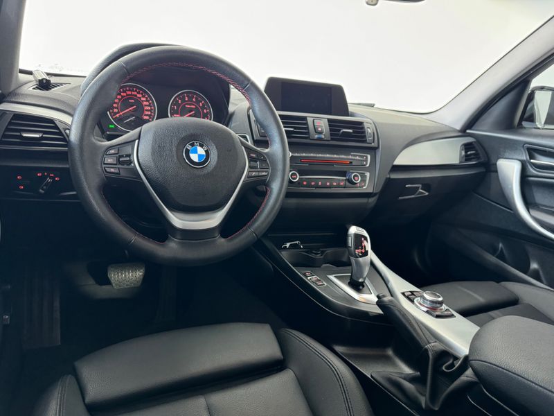 Bmw 120i Active 2015/2015 COVEL VEICULOS ENCANTADO / Carros no Vale