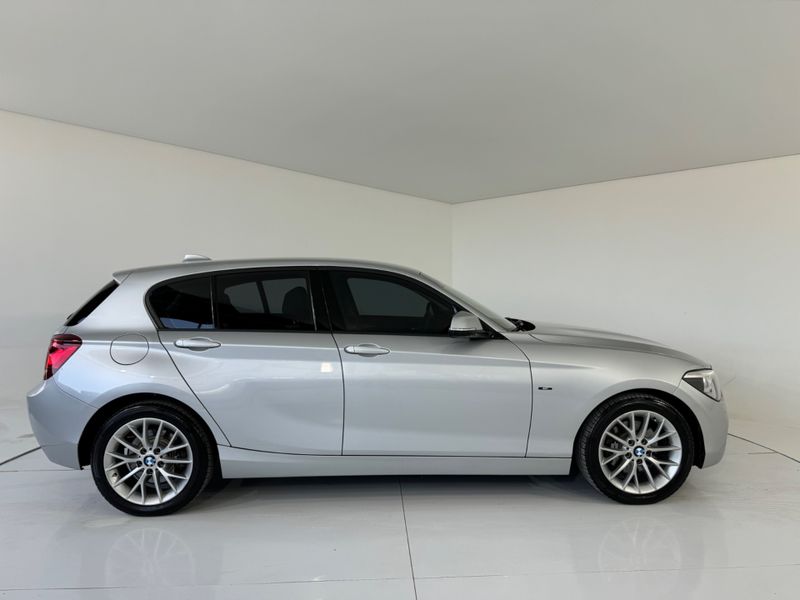 Bmw 120i Active 2015/2015 COVEL VEICULOS ENCANTADO / Carros no Vale