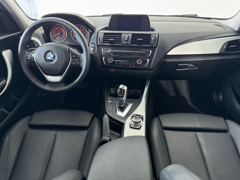 Bmw 120i Active 2015/2015 COVEL VEICULOS ENCANTADO / Carros no Vale