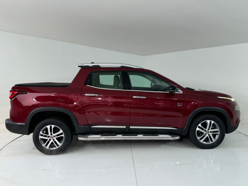 Fiat Toro Volcano 2.0 16v 4×4 Tb 2016/2017 COVEL VEICULOS ENCANTADO / Carros no Vale