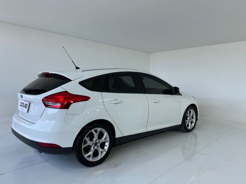 Ford Focus Se 1.6 Hc 2015/2016 COVEL VEICULOS ENCANTADO / Carros no Vale