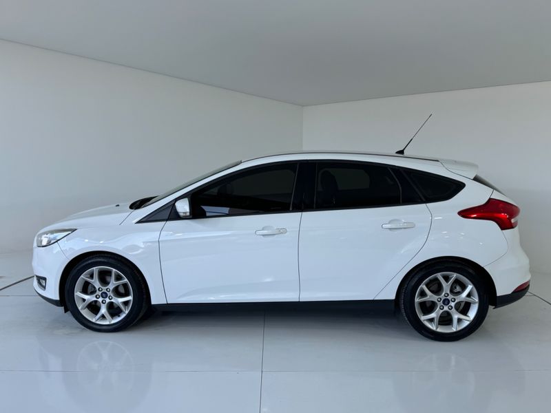 Ford Focus Se 1.6 Hc 2015/2016 COVEL VEICULOS ENCANTADO / Carros no Vale