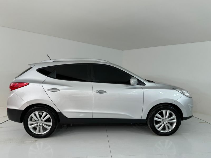 Hyundai Ix35 2.0 2011/2012 COVEL VEICULOS ENCANTADO / Carros no Vale