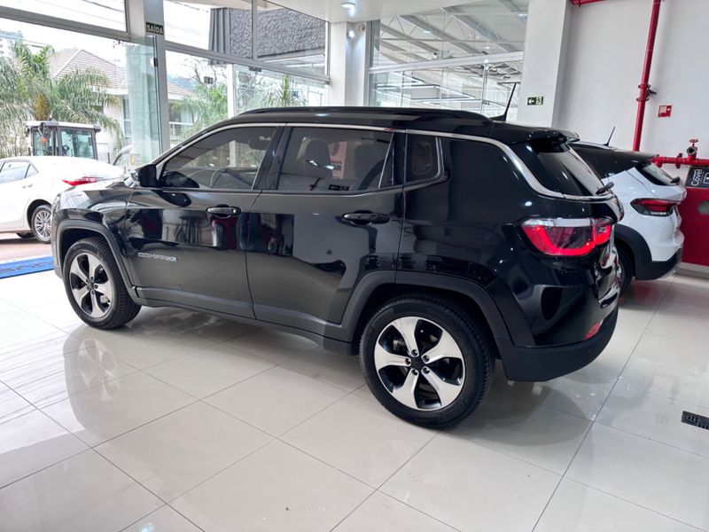 Jeep Compass Longitude 2.0 2017/2017 COVEL VEICULOS ENCANTADO / Carros no Vale