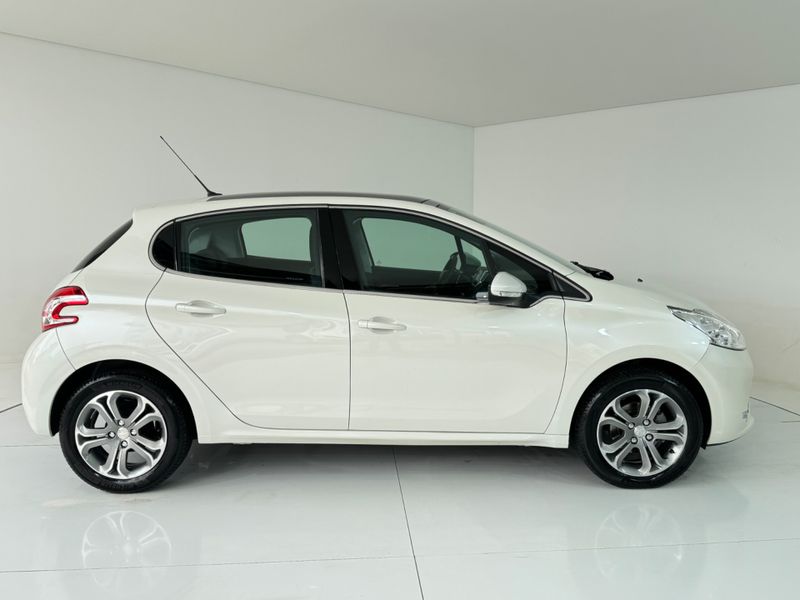 Peugeot 208 Griffe 1.6 2015/2016 COVEL VEICULOS ENCANTADO / Carros no Vale