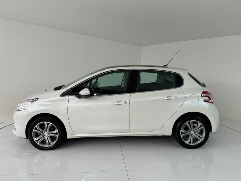 Peugeot 208 Griffe 1.6 2015/2016 COVEL VEICULOS ENCANTADO / Carros no Vale