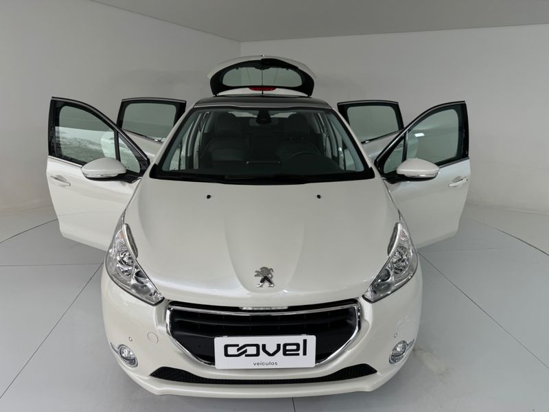 Peugeot 208 Griffe 1.6 2015/2016 COVEL VEICULOS ENCANTADO / Carros no Vale