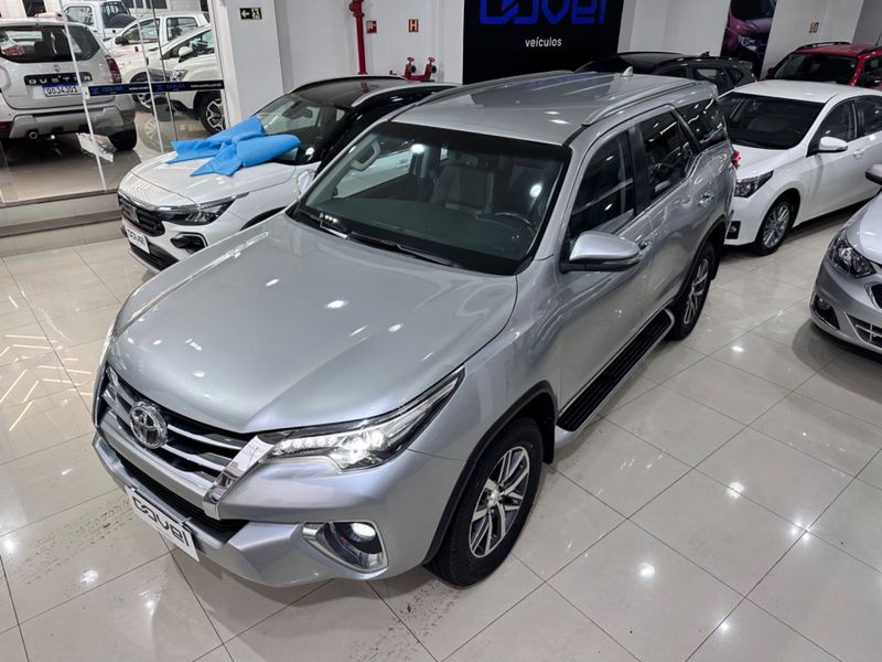 Toyota Hilux Sw4 2.8 Srx 4×4 16v Turbo Intercooler 2019/2020 COVEL VEICULOS ENCANTADO / Carros no Vale