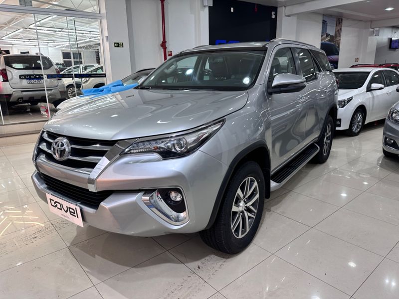 Toyota Hilux Sw4 2.8 Srx 4×4 16v Turbo Intercooler 2019/2020 COVEL VEICULOS ENCANTADO / Carros no Vale