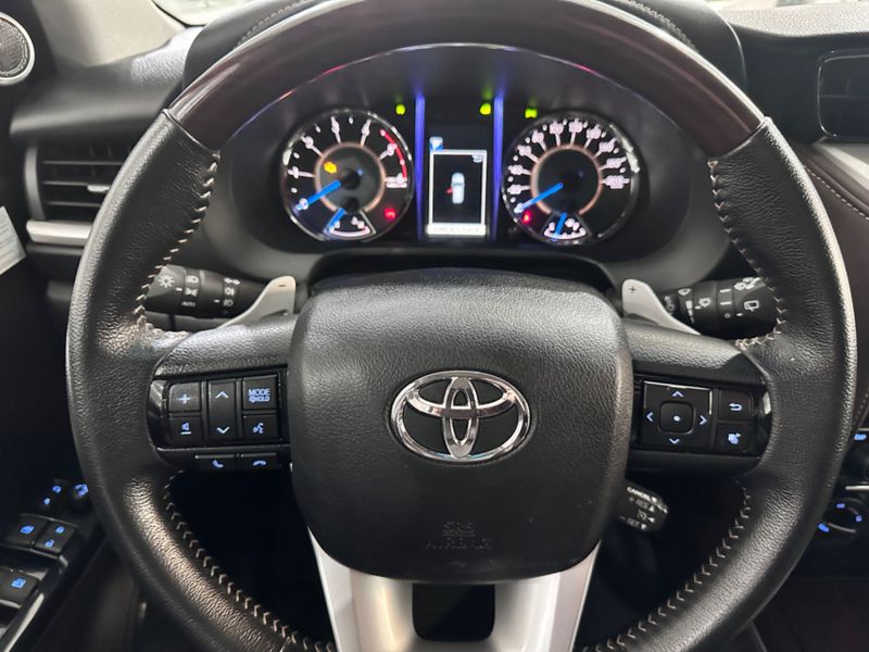 Toyota Hilux Sw4 2.8 Srx 4×4 16v Turbo Intercooler 2019/2020 COVEL VEICULOS ENCANTADO / Carros no Vale