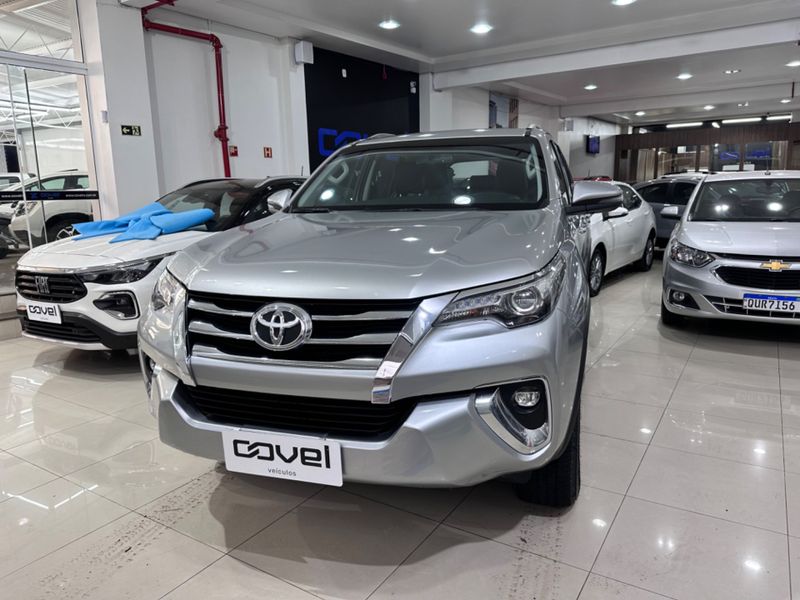 Toyota Hilux Sw4 2.8 Srx 4×4 16v Turbo Intercooler 2019/2020 COVEL VEICULOS ENCANTADO / Carros no Vale