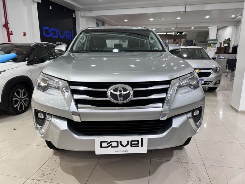 Toyota Hilux Sw4 2.8 Srx 4×4 16v Turbo Intercooler 2019/2020 COVEL VEICULOS ENCANTADO / Carros no Vale