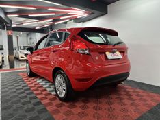 Ford Fiesta 1.5 16V Mec 2015/2016 CIRNE AUTOMÓVEIS SANTA MARIA / Carros no Vale