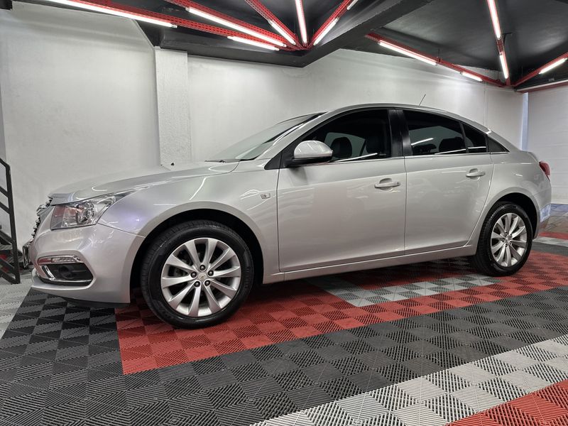 CHEVROLET CRUZE LT 1.8 16V FlexPower 2015/2015 CIRNE AUTOMÓVEIS SANTA MARIA / Carros no Vale