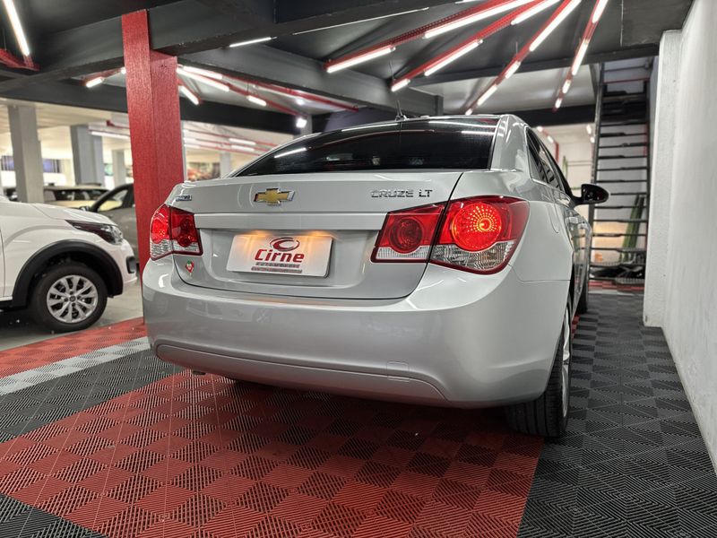 CHEVROLET CRUZE LT 1.8 16V FlexPower 2015/2015 CIRNE AUTOMÓVEIS SANTA MARIA / Carros no Vale