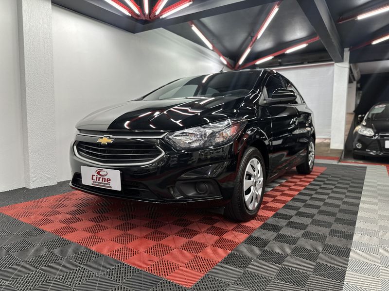 CHEVROLET ONIX HATCH ADVANTAGE 1.4 8V 2018/2018 CIRNE AUTOMÓVEIS SANTA MARIA / Carros no Vale