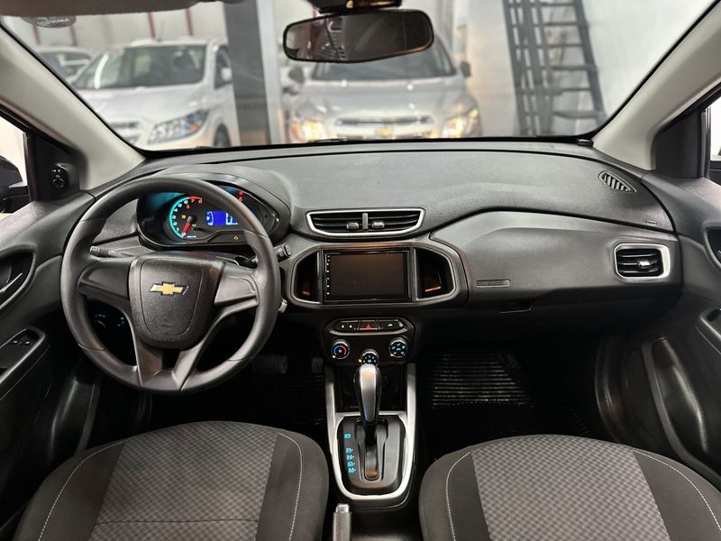 CHEVROLET ONIX HATCH ADVANTAGE 1.4 8V 2018/2018 CIRNE AUTOMÓVEIS SANTA MARIA / Carros no Vale