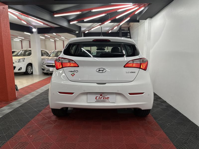 Hyundai HB20 Premium 1.6 16V Mec. 2013/2014 CIRNE AUTOMÓVEIS SANTA MARIA / Carros no Vale