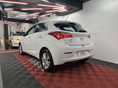 Hyundai HB20 Premium 1.6 16V Mec. 2013/2014 CIRNE AUTOMÓVEIS SANTA MARIA / Carros no Vale