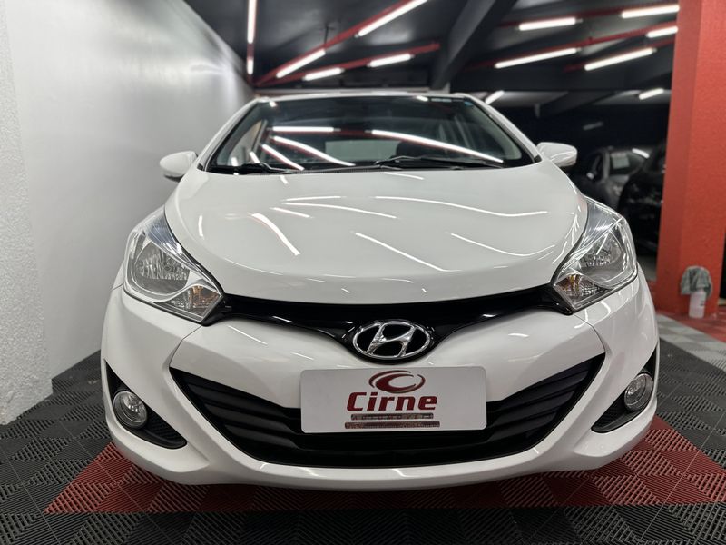 Hyundai HB20 Premium 1.6 16V Mec. 2013/2014 CIRNE AUTOMÓVEIS SANTA MARIA / Carros no Vale