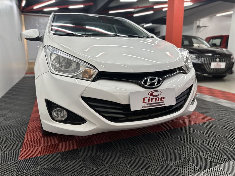 Hyundai HB20 Premium 1.6 16V Mec. 2013/2014 CIRNE AUTOMÓVEIS SANTA MARIA / Carros no Vale