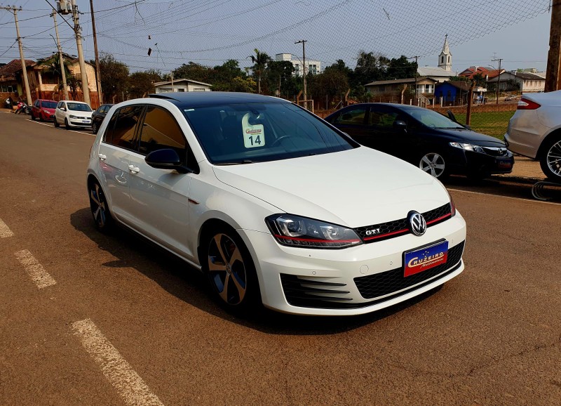 VOLKSWAGEN GOLF GTI 2.0 2014/2014 CRUZEIRO MULTIMARCAS CRUZEIRO DO SUL / Carros no Vale