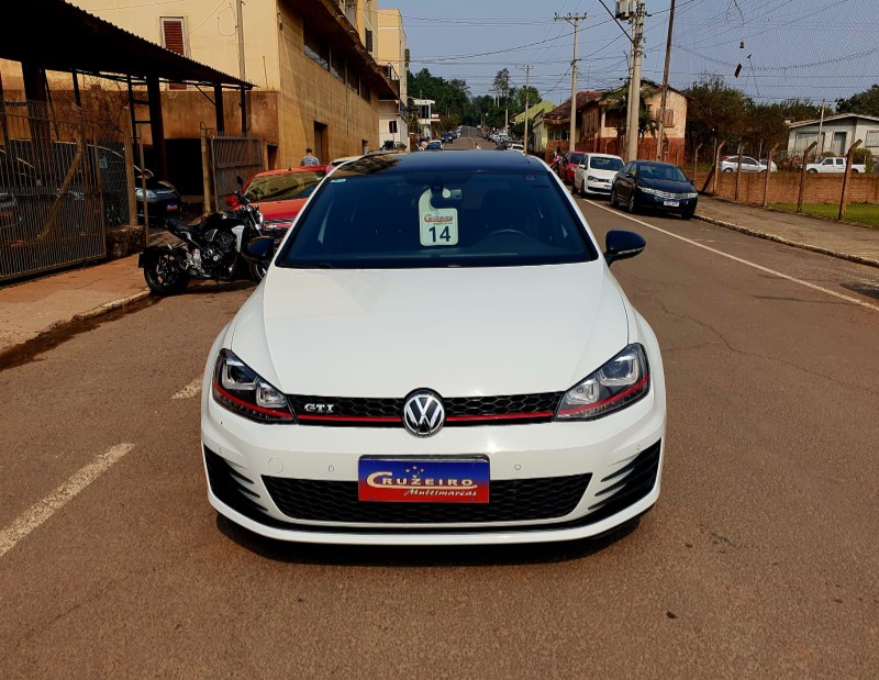 VOLKSWAGEN GOLF GTI 2.0 2014/2014 CRUZEIRO MULTIMARCAS CRUZEIRO DO SUL / Carros no Vale