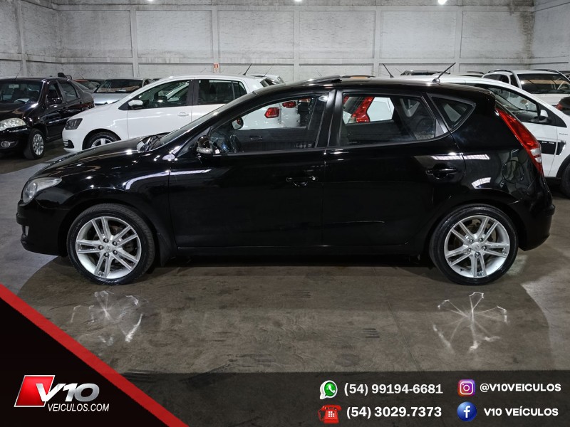 HYUNDAI I30 2.0 MPI 16V GASOLINA 4P AUTOMÁTICO 2010/2011 V10 VEÍCULOS CAXIAS DO SUL / Carros no Vale